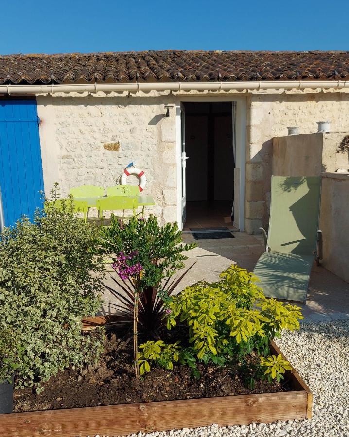 Moulin De Mauzac Bed & Breakfast Saint-Just-Luzac Exterior photo